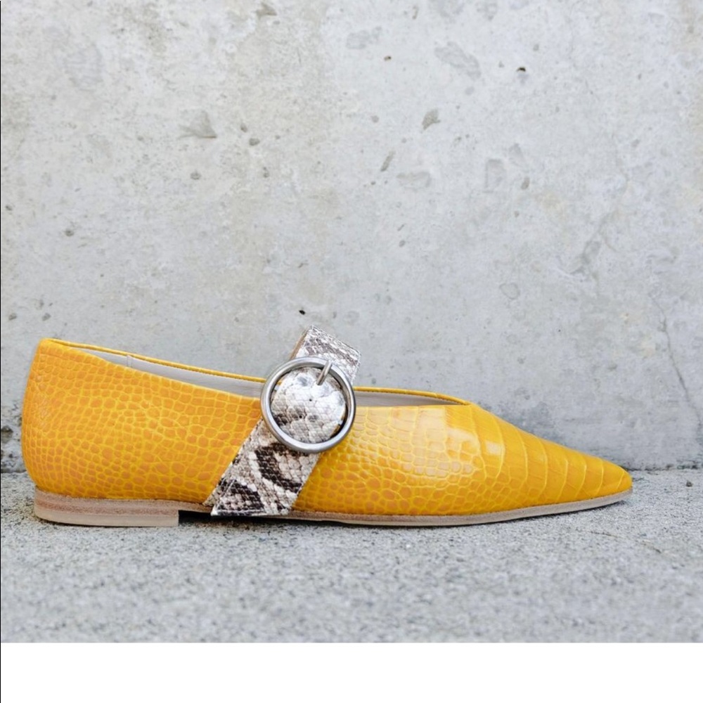 Freda salvador pointy flats in yellow!